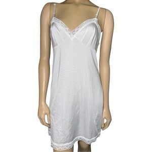 Vanity Fair women's Elegant Nylon White Lace Trim Chemise size 34